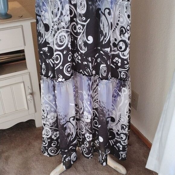 Peter Nygard Maxi Dress - Picture 3 of 12